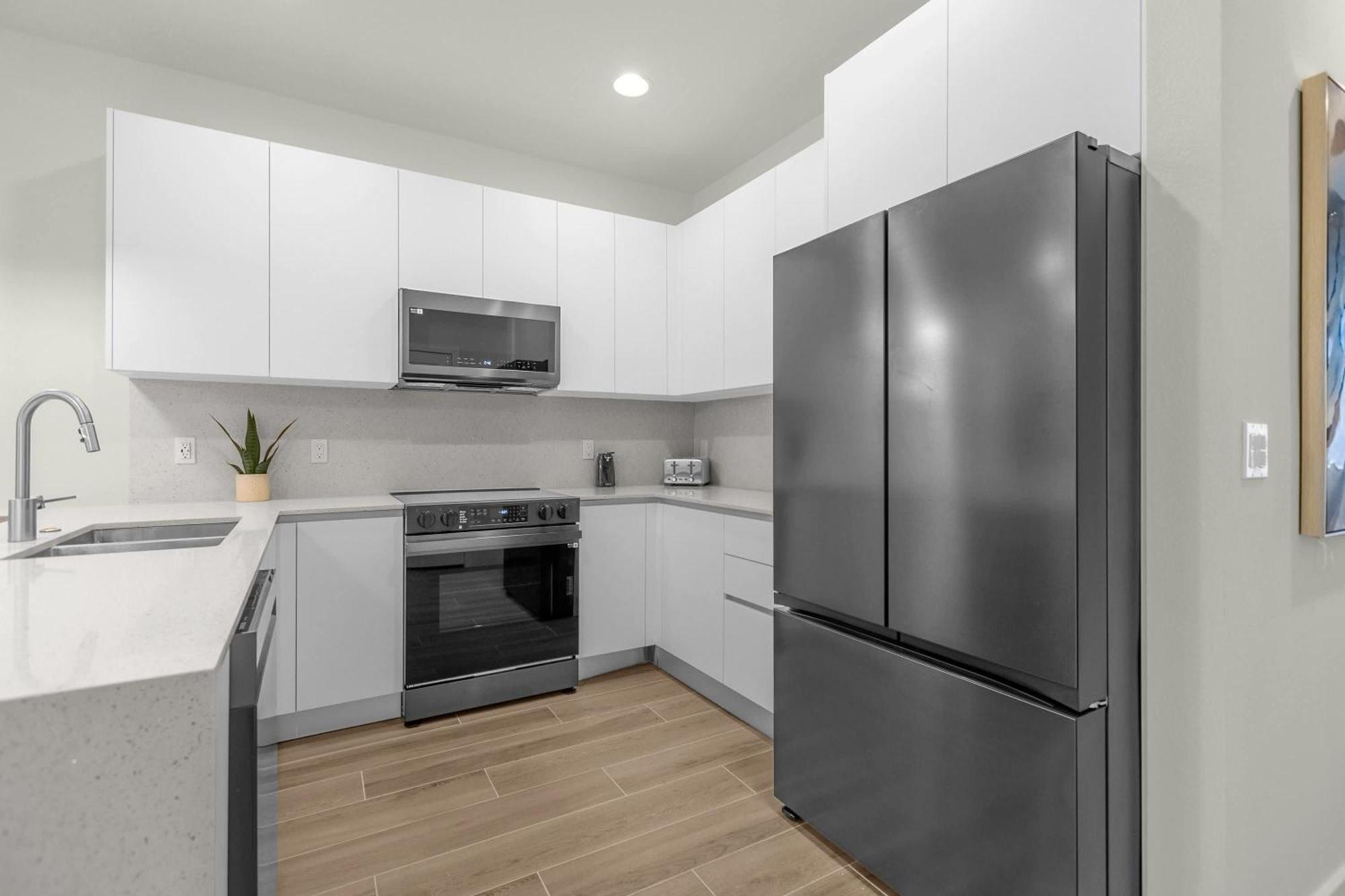 Сasa de vacaciones Upstay - Modern Family Townhome With Pool *