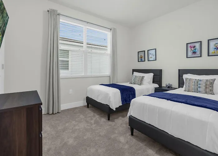 Upstay - Modern Family Townhome With Pool