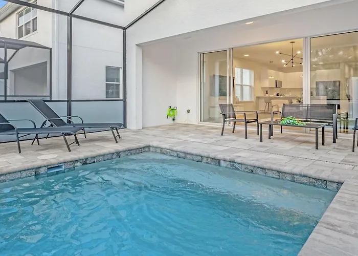 Upstay - Modern Family Townhome With Pool